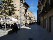 Die Gasse neben der Kirche.